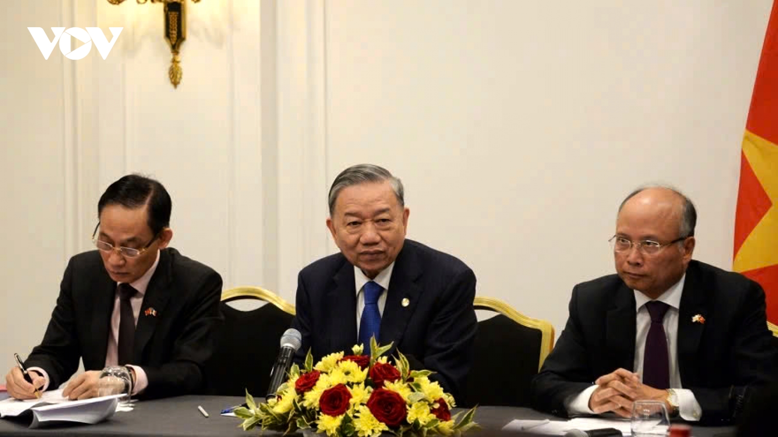 Vietnamese leader To Lam meets OV intellectuals of Francophone community